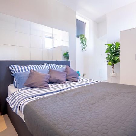 Fran Center Apartments Pula Bagian luar foto