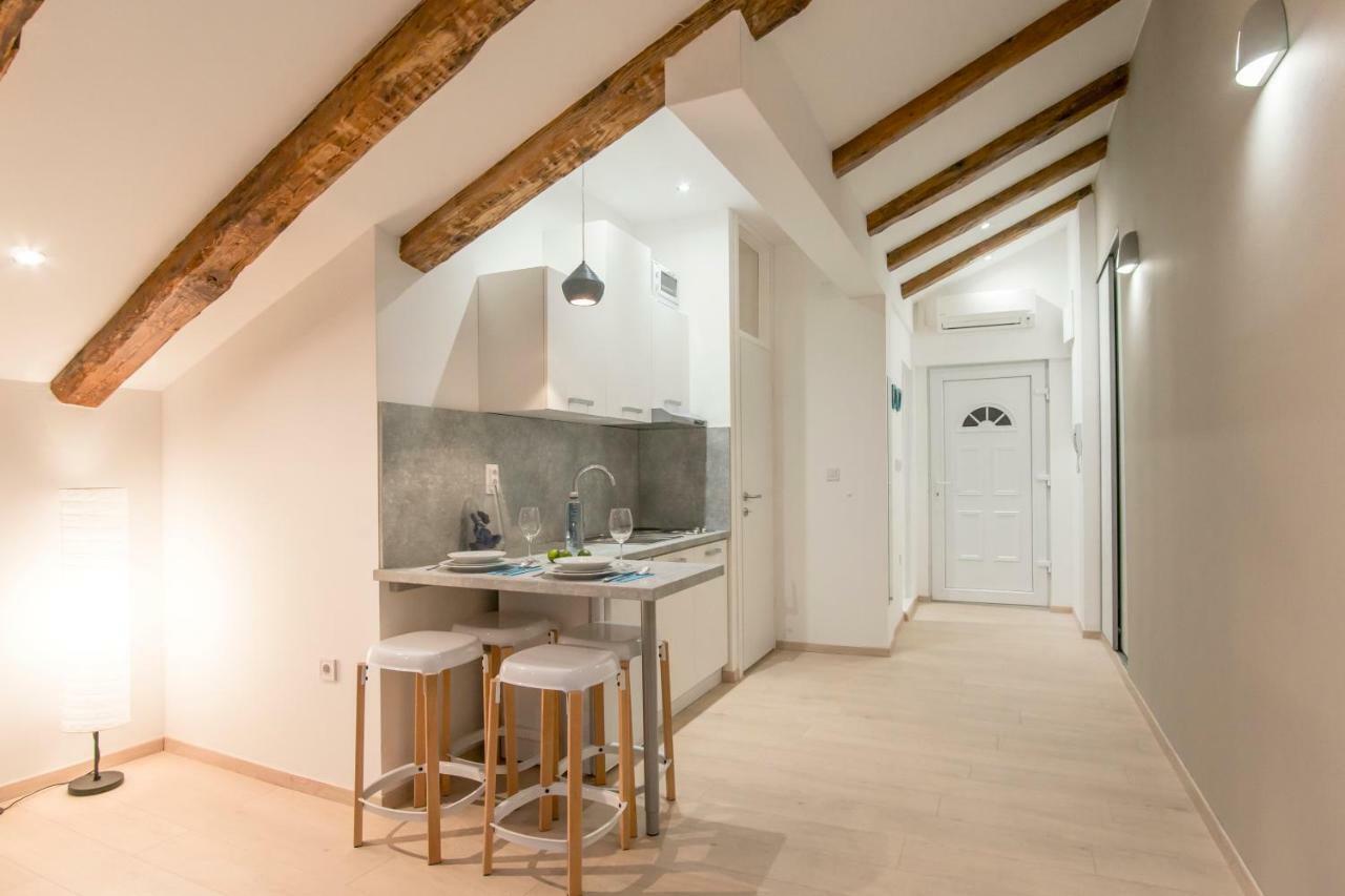 Fran Center Apartments Pula Bagian luar foto